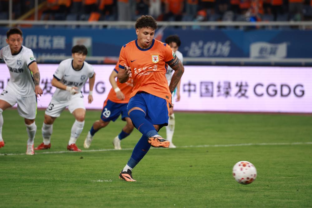 从天才少年到草地传奇费德勒如何以优雅球风重塑现代网球历史